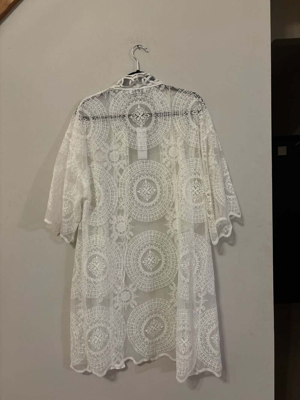 GILLI New With Tags White Sheer Medallion Embroidered Lace Kimono Duster - Picture 4 of 4